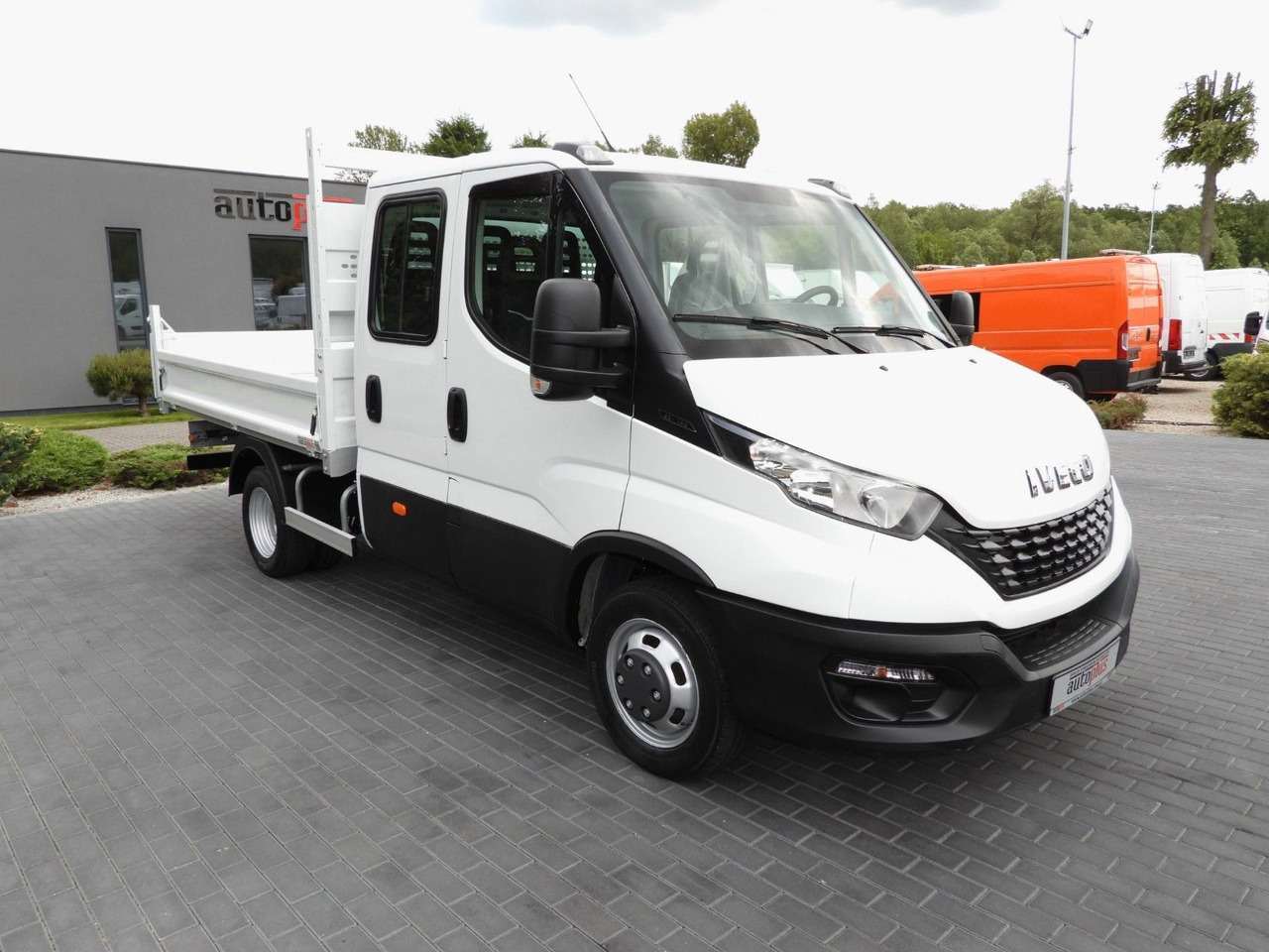 Iveco DAILY 35C14 KIPPER DOPPELKABINE DOKA 6 SITZE A/C - Малотоннажный самосвал, Грузопассажирский фургон: фото 4 Iveco DAILY 35C14 KIPPER DOPPELKABINE DOKA 6 SITZE A/C - Малотоннажный самосвал, Грузопассажирский фургон: фото 4