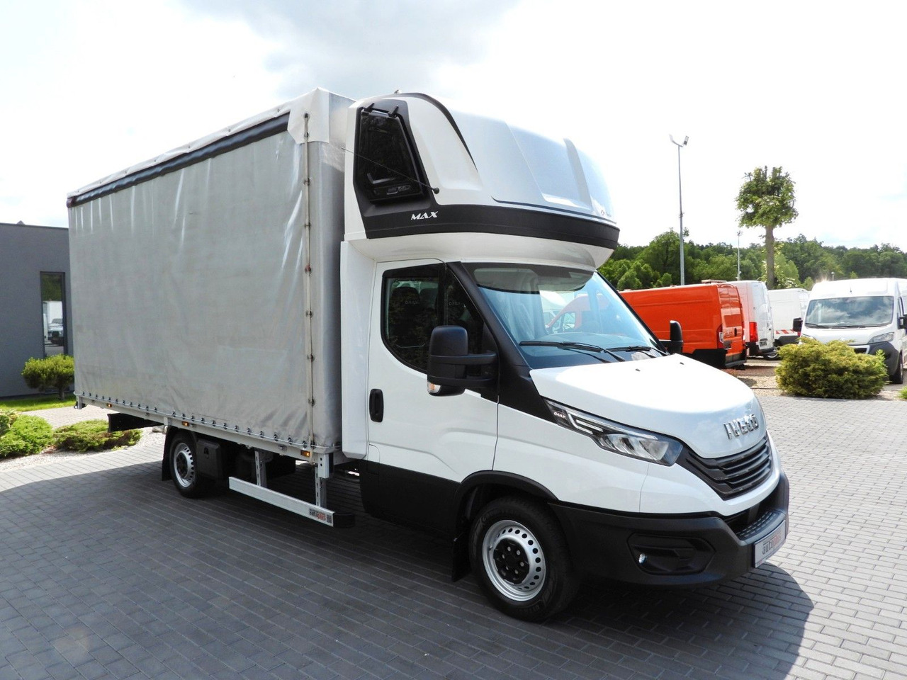 Iveco DAILY 35S18 PRITSCHE PLANE 10 PALETTEN TEMPOMAT - Тентованный фургон: фото 4 Iveco DAILY 35S18 PRITSCHE PLANE 10 PALETTEN TEMPOMAT - Тентованный фургон: фото 4