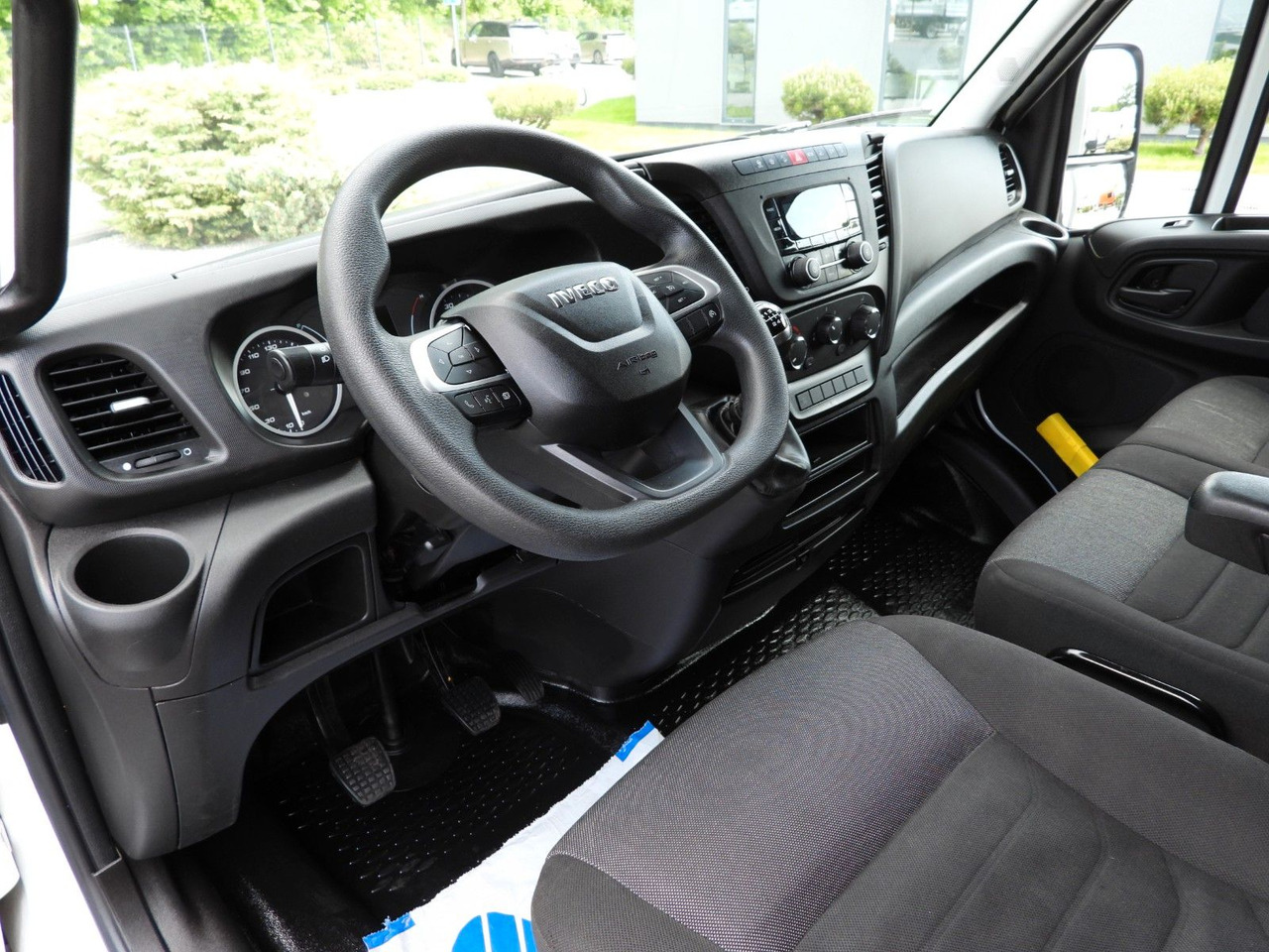 Iveco DAILY 35S18 PRITSCHE PLANE 10 PALETTEN TEMPOMAT - Тентованный фургон: фото 2 Iveco DAILY 35S18 PRITSCHE PLANE 10 PALETTEN TEMPOMAT - Тентованный фургон: фото 2