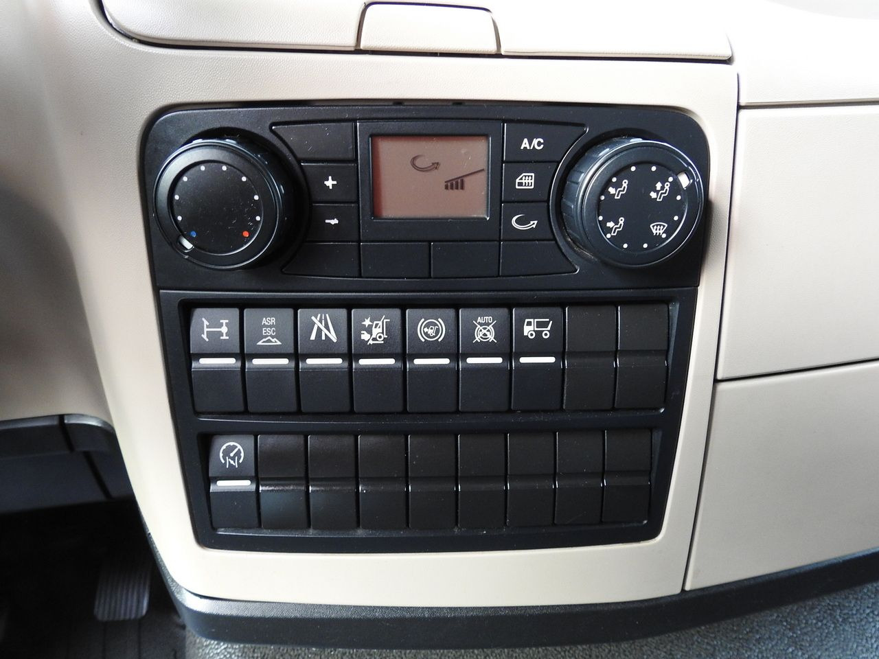 Фургон с закрытым кузовом MAN TGL 12.220 BOX LIFT 18 PALLETS CRUISE CONTROLAIR CONDITIONING PNEUMATICS AUTOMATIC TWIN WHEELS  220HP: фото 40