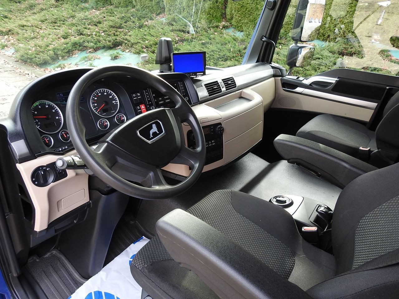 MAN TGL 12.220 BOX LIFT 18 PALLETS CRUISE CONTROLAIR CONDITIONING PNEUMATICS AUTOMATIC TWIN WHEELS 220HP - Фургон с закрытым кузовом: фото 2 MAN TGL 12.220 BOX LIFT 18 PALLETS CRUISE CONTROLAIR CONDITIONING PNEUMATICS AUTOMATIC TWIN WHEELS 220HP - Фургон с закрытым кузовом: фото 2