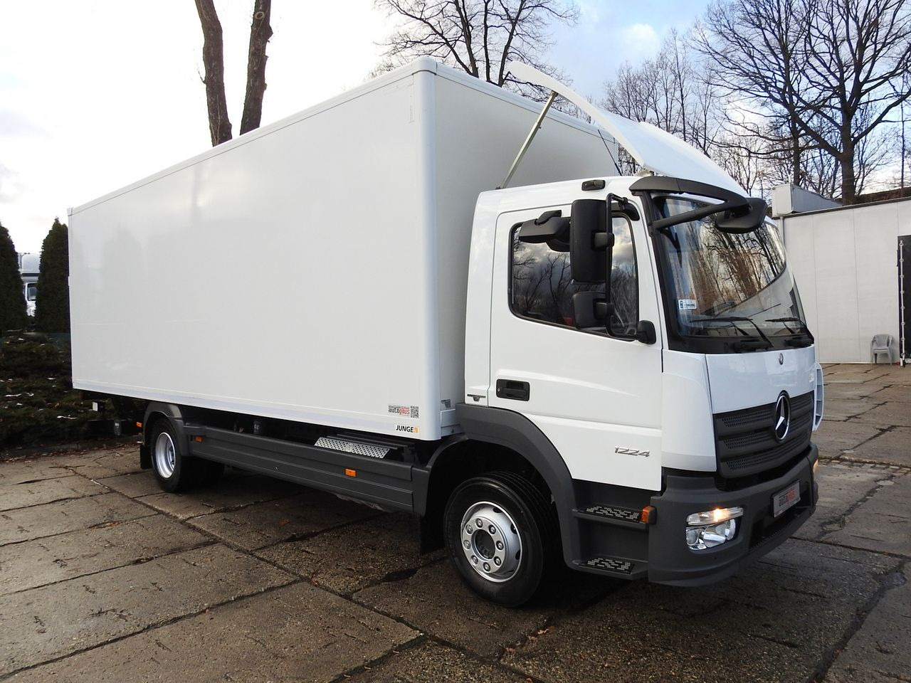MERCEDES ATEGO 12.24 BOX LIFT 18 PALLETS CRUISE CONTROL AUTOMATIC TRANSMISSION TWIN WHEELS AIR CONDITIONING 240HP - Фургон с закрытым кузовом: фото 4 MERCEDES ATEGO 12.24 BOX LIFT 18 PALLETS CRUISE CONTROL AUTOMATIC TRANSMISSION TWIN WHEELS AIR CONDITIONING 240HP - Фургон с закрытым кузовом: фото 4