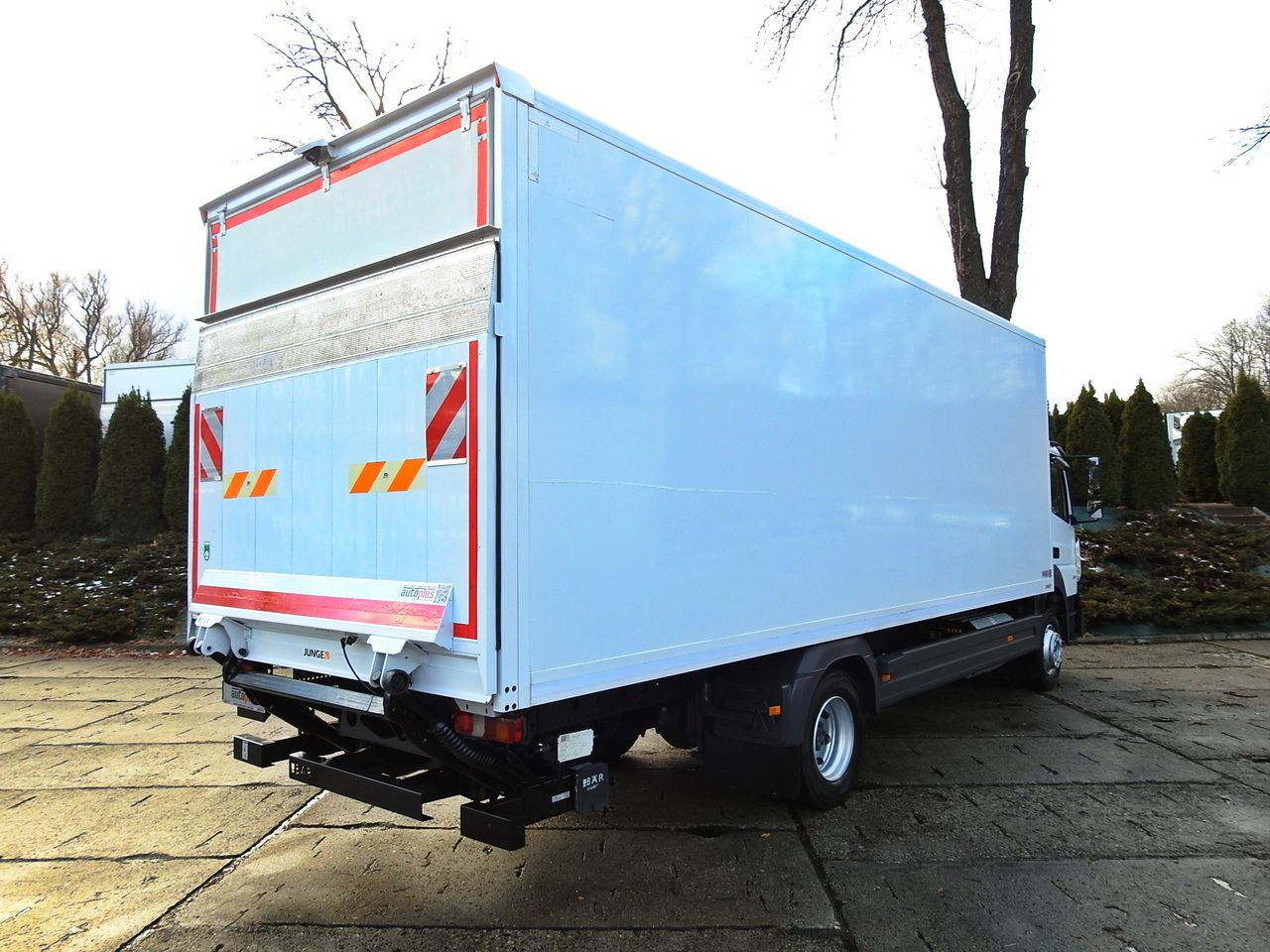 MERCEDES ATEGO 12.24 BOX LIFT 18 PALLETS CRUISE CONTROL AUTOMATIC TRANSMISSION TWIN WHEELS AIR CONDITIONING 240HP - Фургон с закрытым кузовом: фото 3 MERCEDES ATEGO 12.24 BOX LIFT 18 PALLETS CRUISE CONTROL AUTOMATIC TRANSMISSION TWIN WHEELS AIR CONDITIONING 240HP - Фургон с закрытым кузовом: фото 3