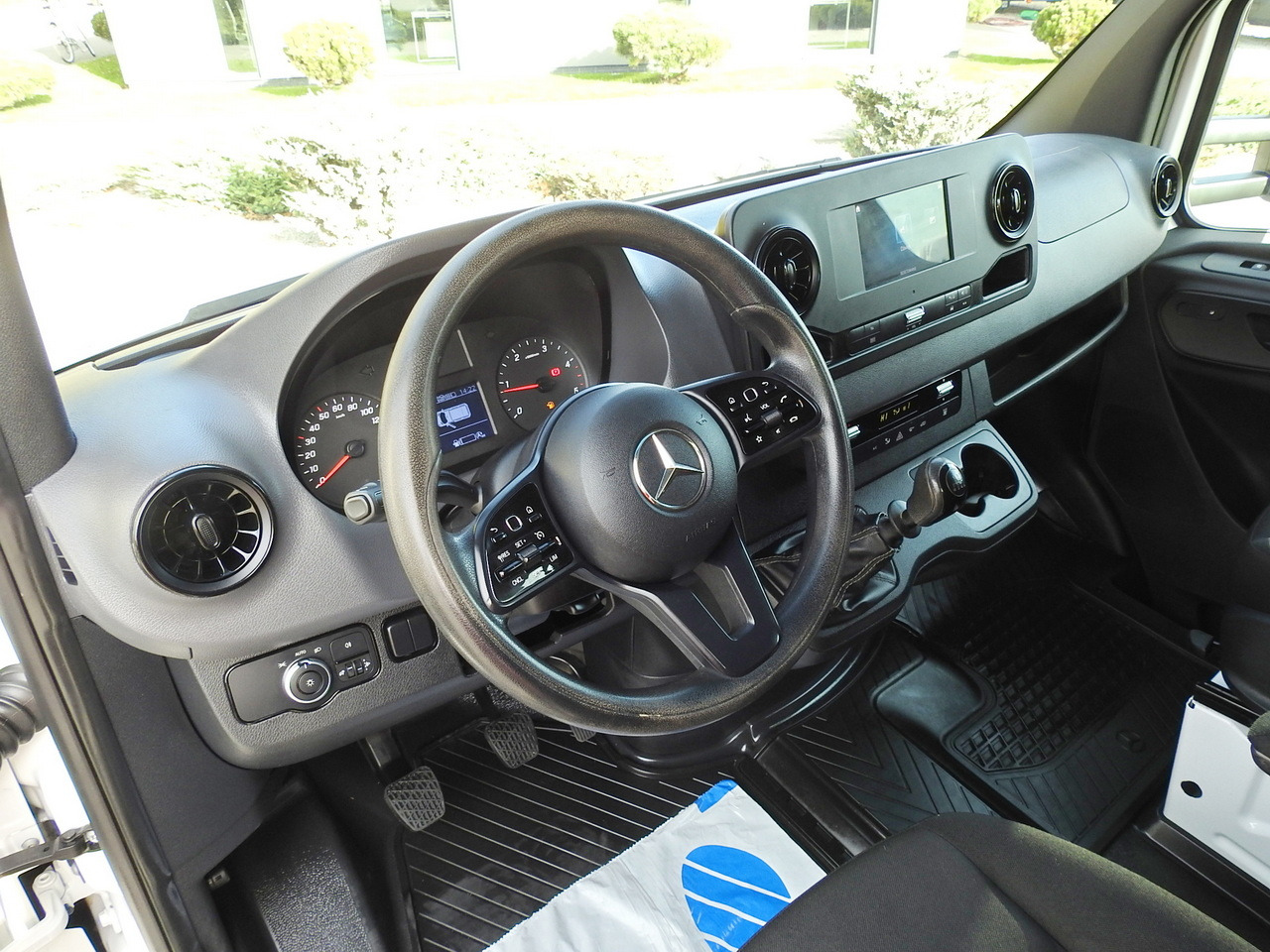 MERCEDES SPRINTER 516 STAKE BODY DOUBLE CABIN DOKA 6 SEATS CRUISE CONTROL AIR CONDITIONING TWIN WHEELS 160HP - Малотоннажный бортовой грузовик: фото 2 MERCEDES SPRINTER 516 STAKE BODY DOUBLE CABIN DOKA 6 SEATS CRUISE CONTROL AIR CONDITIONING TWIN WHEELS 160HP - Малотоннажный бортовой грузовик: фото 2