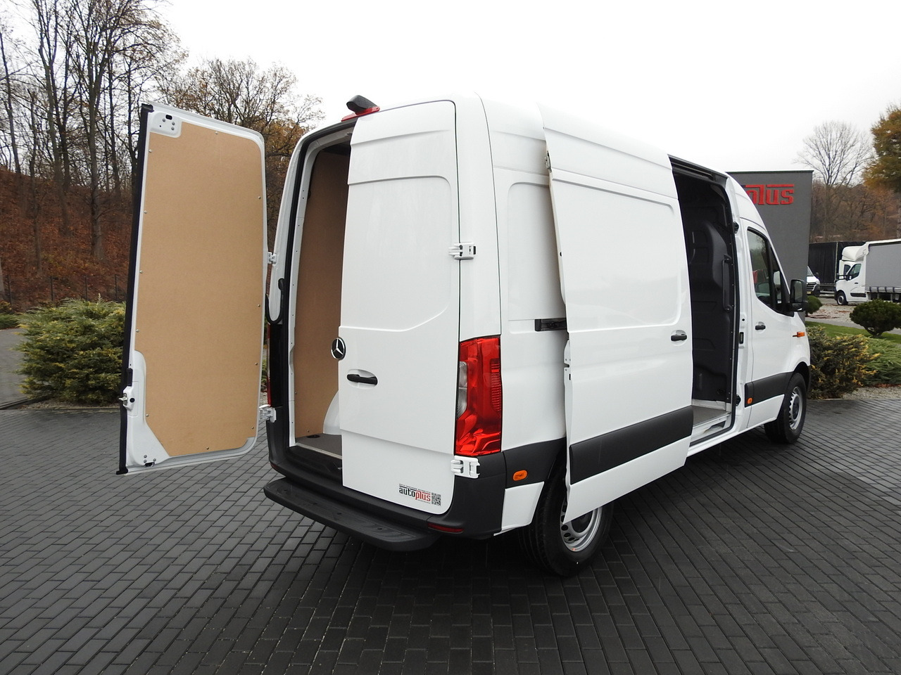 MERCEDES eSprinter NEW ELECTRIC VAN AUTOMATIC TRANSMISSION GUARANTEE 95HP - Цельнометаллический фургон: фото 3 MERCEDES eSprinter NEW ELECTRIC VAN AUTOMATIC TRANSMISSION GUARANTEE 95HP - Цельнометаллический фургон: фото 3