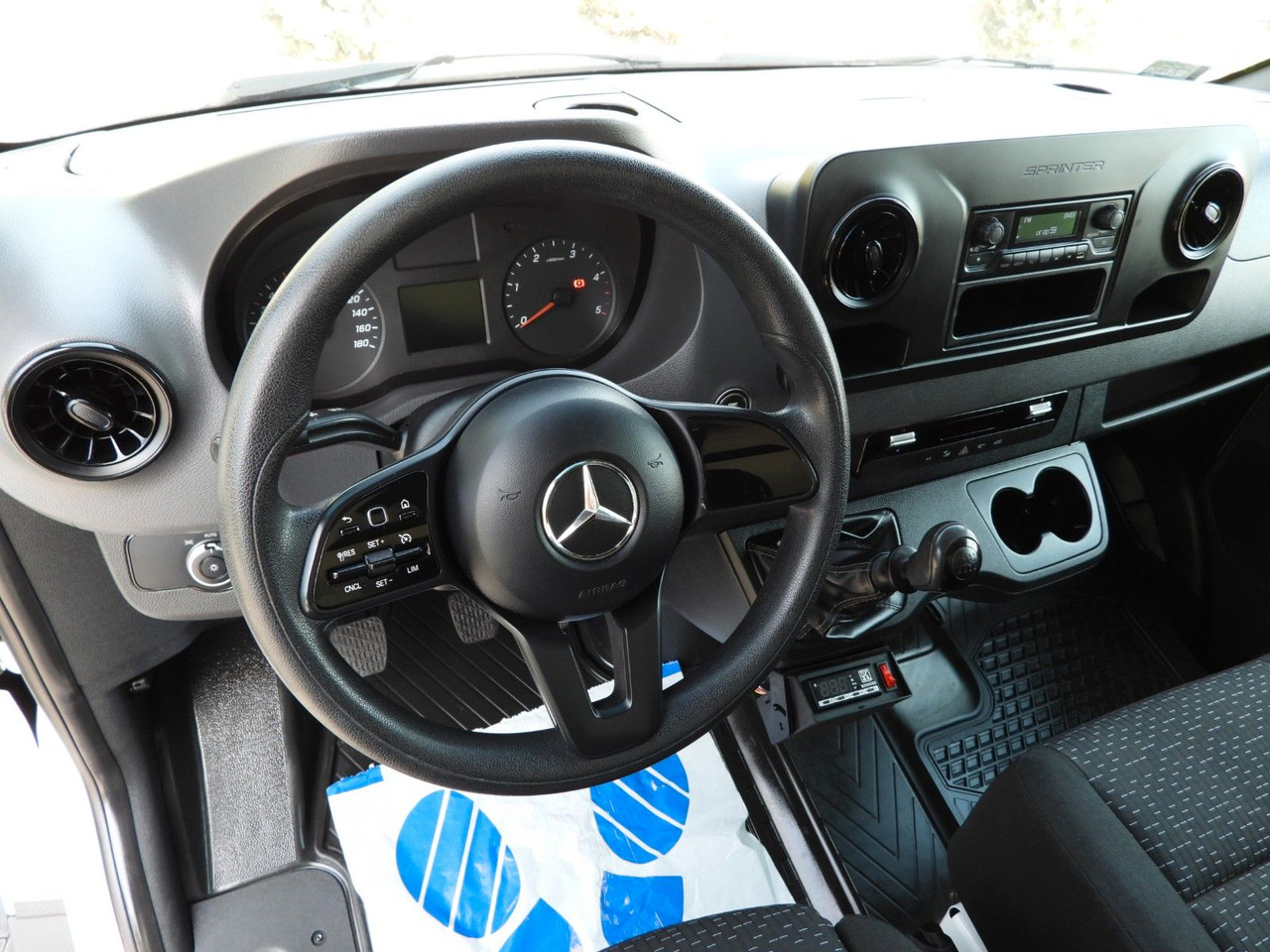 Mercedes-Benz SPRINTER 316 KÜHLKOFFER 0*C AUFZUG 8 PALETTEN - Фургон-рефрижератор: фото 2 Mercedes-Benz SPRINTER 316 KÜHLKOFFER 0*C AUFZUG 8 PALETTEN - Фургон-рефрижератор: фото 2