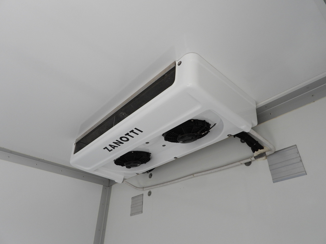 PEUGEOT BOXER REGRIGERATOR BOX 0*C 8 PALLETS CRUISE CONTROL LED LIGHTS AIR CONDITIONING  165HP в лизинг PEUGEOT BOXER REGRIGERATOR BOX 0*C 8 PALLETS CRUISE CONTROL LED LIGHTS AIR CONDITIONING  165HP: фото 23