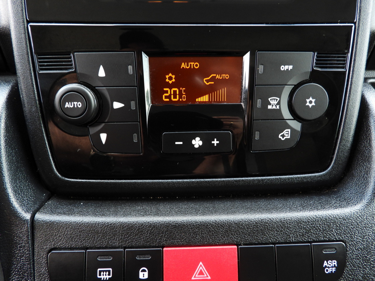 PEUGEOT BOXER REGRIGERATOR BOX 0*C 8 PALLETS CRUISE CONTROL LED LIGHTS AIR CONDITIONING  165HP в лизинг PEUGEOT BOXER REGRIGERATOR BOX 0*C 8 PALLETS CRUISE CONTROL LED LIGHTS AIR CONDITIONING  165HP: фото 41