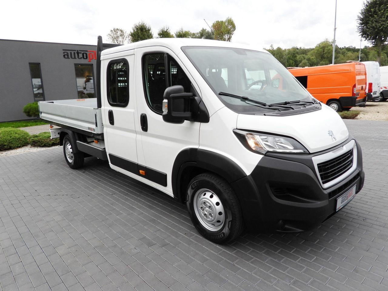 PEUGEOT BOXER STAKE BODY DOUBLE CABIN DOKA 7 SEATS CRUISE CONTROL AIR CONDITIONING 140HP - Грузопассажирский фургон: фото 4 PEUGEOT BOXER STAKE BODY DOUBLE CABIN DOKA 7 SEATS CRUISE CONTROL AIR CONDITIONING 140HP - Грузопассажирский фургон: фото 4
