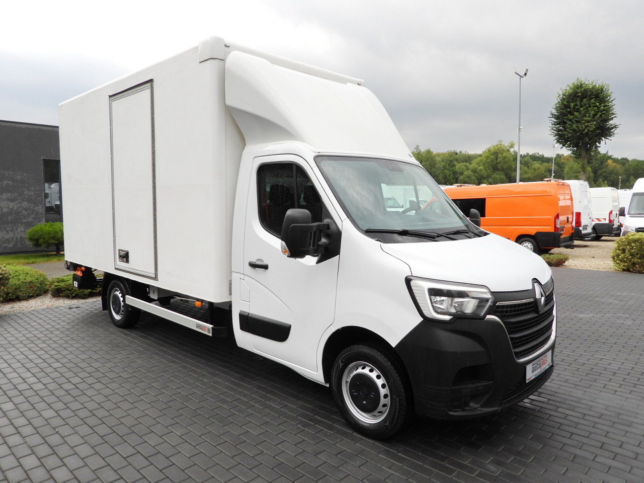 RENAULT MASTER BOX LIFT 8 PALLETS CRUISE CONTROL LED LIGHTS AIR CONDITIONING 145HP - Фургон с закрытым кузовом: фото 4 RENAULT MASTER BOX LIFT 8 PALLETS CRUISE CONTROL LED LIGHTS AIR CONDITIONING 145HP - Фургон с закрытым кузовом: фото 4