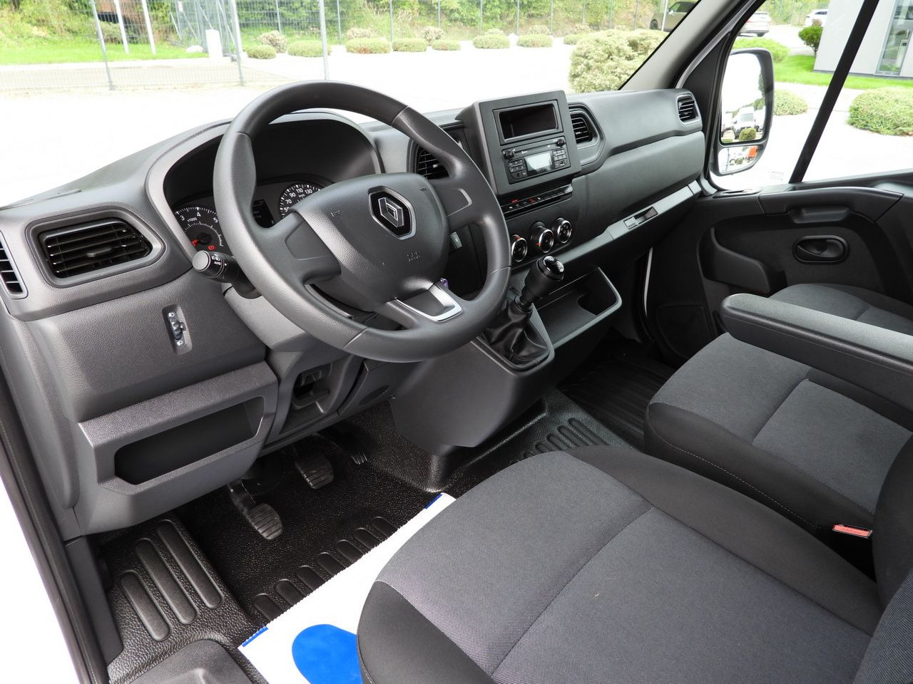 RENAULT MASTER STAKE BODY DOUBLE CABIN DOKA 7 SEATS LED LIGHTS AIR CONDITIONING 145HP - Малотоннажный бортовой грузовик: фото 2 RENAULT MASTER STAKE BODY DOUBLE CABIN DOKA 7 SEATS LED LIGHTS AIR CONDITIONING 145HP - Малотоннажный бортовой грузовик: фото 2