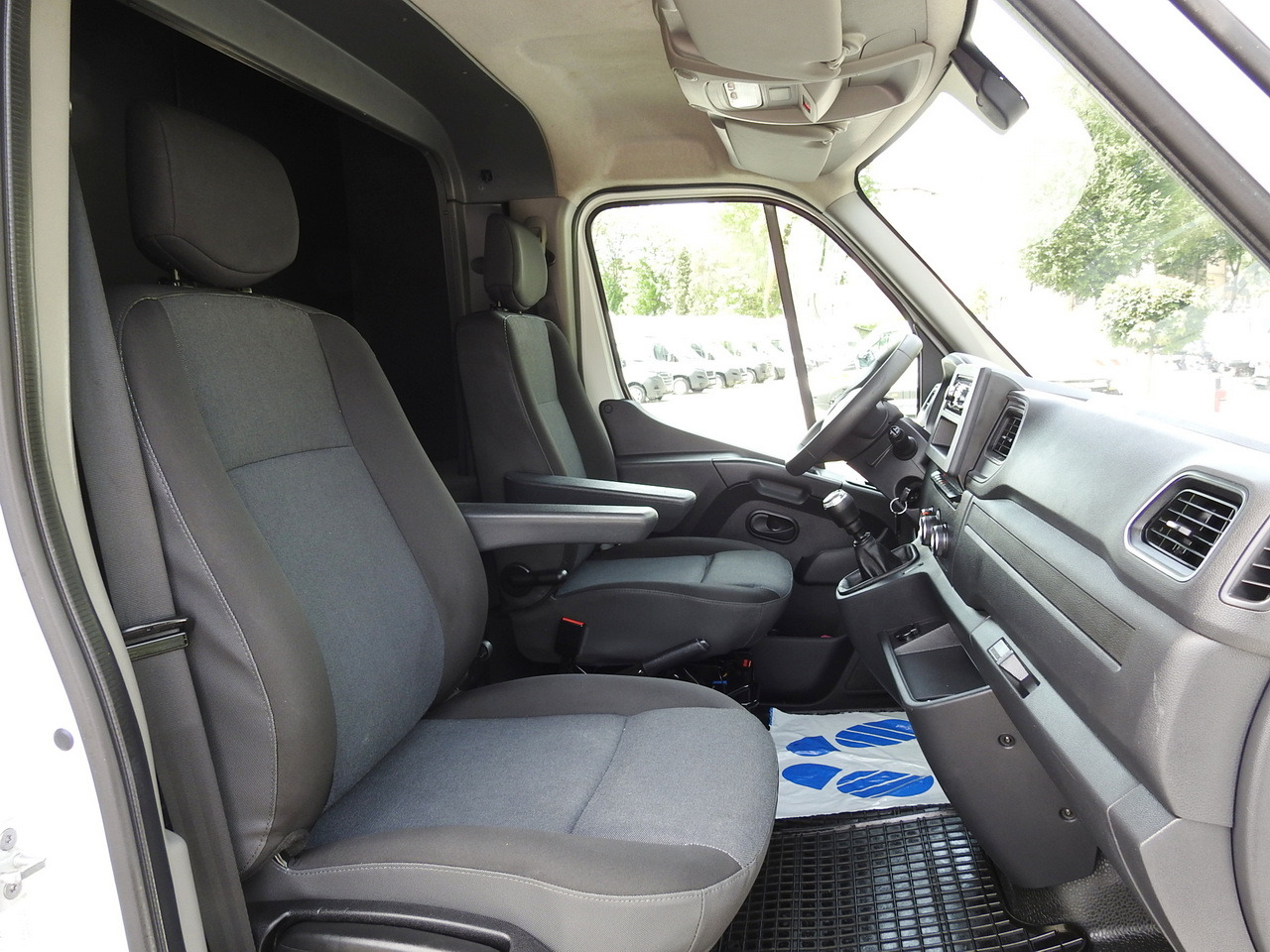 Тентованный фургон RENAULT MASTER TARPAULIN 10 PALLETS WEBASTO CRUISE CONTROL AIR CONDITIONING LED LIGHTS 165HP: фото 34 Тентованный фургон RENAULT MASTER TARPAULIN 10 PALLETS WEBASTO CRUISE CONTROL AIR CONDITIONING LED LIGHTS 165HP: фото 34