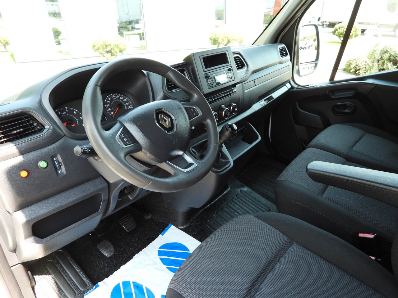 Renault MASTER KOFFER AUFZUG 8 PALETTEN TEMPOMAT LED - Фургон с закрытым кузовом: фото 2 Renault MASTER KOFFER AUFZUG 8 PALETTEN TEMPOMAT LED - Фургон с закрытым кузовом: фото 2