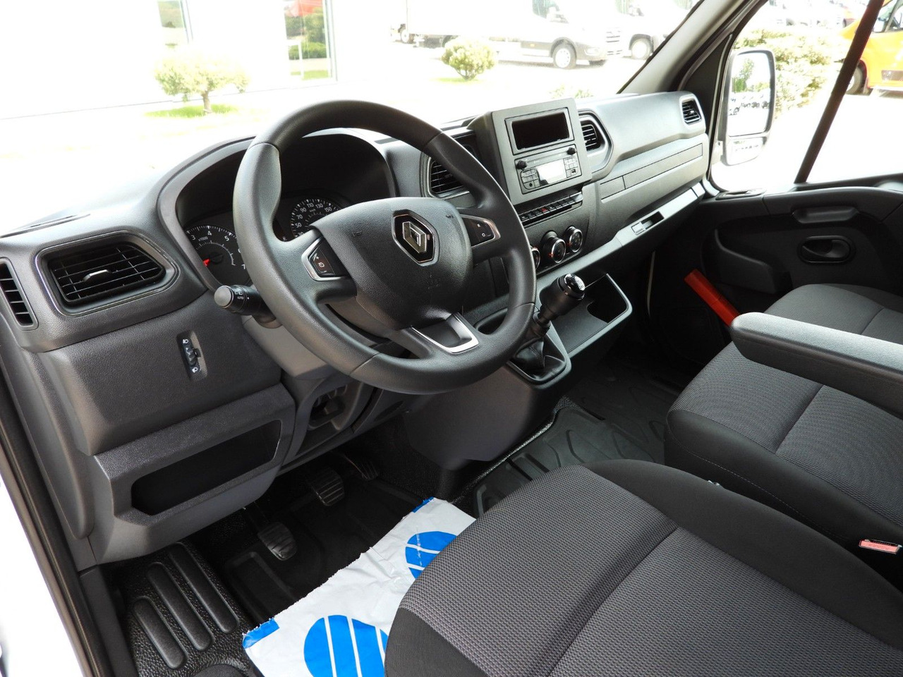 Renault MASTER PRITSCHE PLANE 12 PALETTEN WEBASTO A/C - Тентованный фургон: фото 2 Renault MASTER PRITSCHE PLANE 12 PALETTEN WEBASTO A/C - Тентованный фургон: фото 2