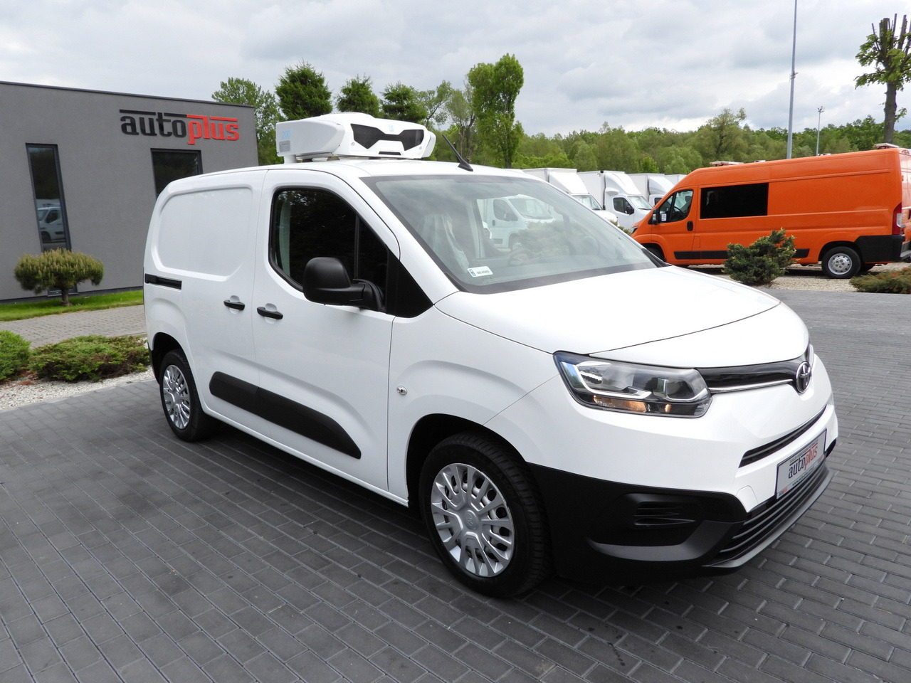 TOYOTA PROACE CITY  REFRIGERATOR VAN -15*C POWER SUPPLY 230V CRUISE CONTROL AIR CONDITIONING  100HP - Фургон-рефрижератор: фото 4 TOYOTA PROACE CITY  REFRIGERATOR VAN -15*C POWER SUPPLY 230V CRUISE CONTROL AIR CONDITIONING  100HP - Фургон-рефрижератор: фото 4