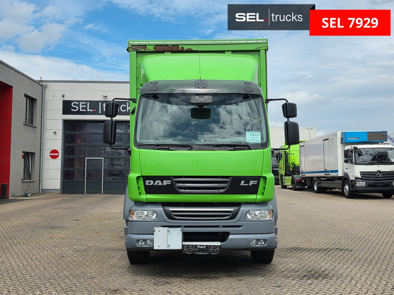 DAF FA LF 55.300 / Ladebordwand + Kofferseite - Тентованный грузовик: фото 2 DAF FA LF 55.300 / Ladebordwand + Kofferseite - Тентованный грузовик: фото 2