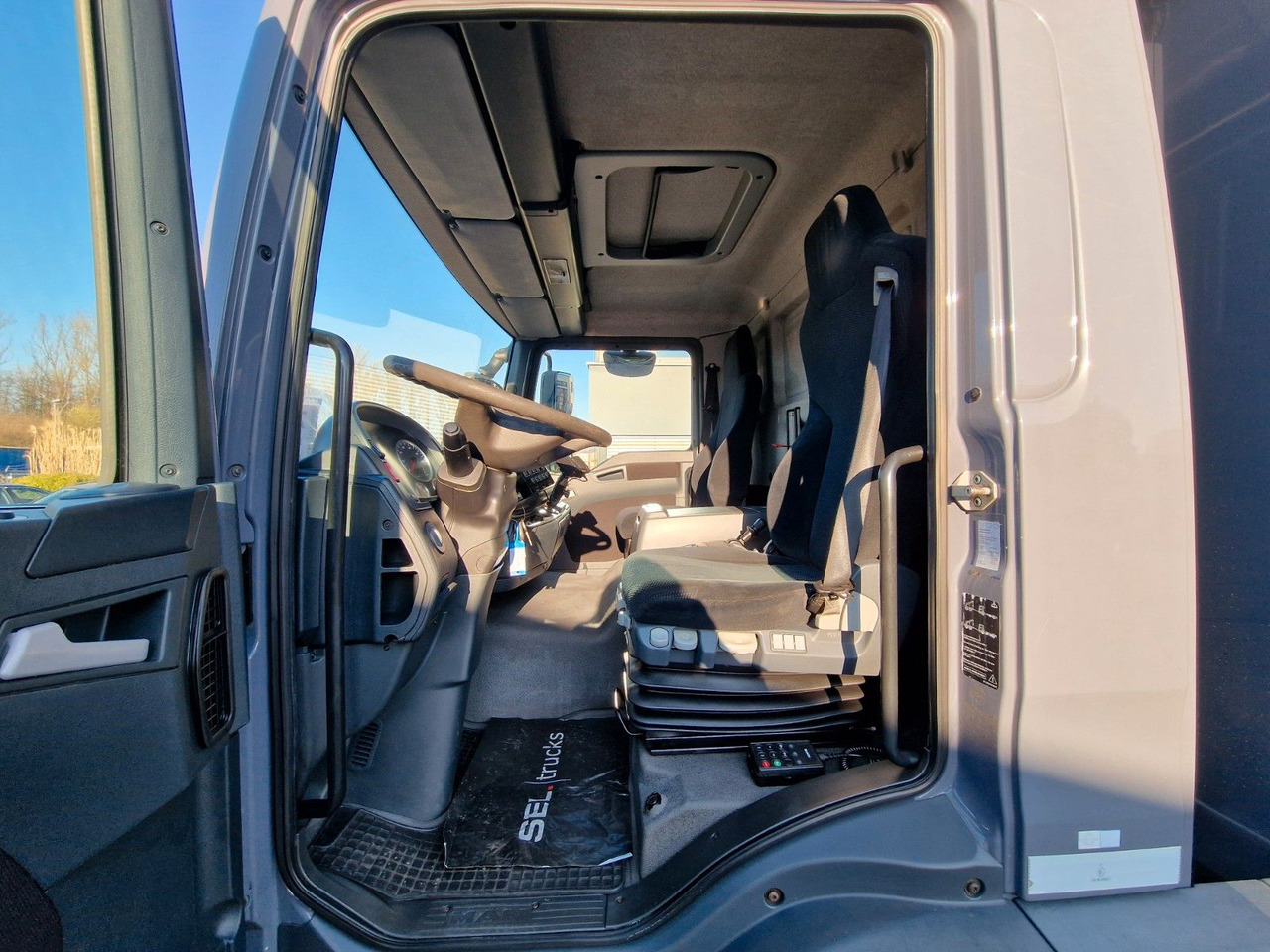 Рефрижератор MAN TGM 18.290 4X2 LL / Ladebordwand / 2 Tanks: фото 27 Рефрижератор MAN TGM 18.290 4X2 LL / Ladebordwand / 2 Tanks: фото 27