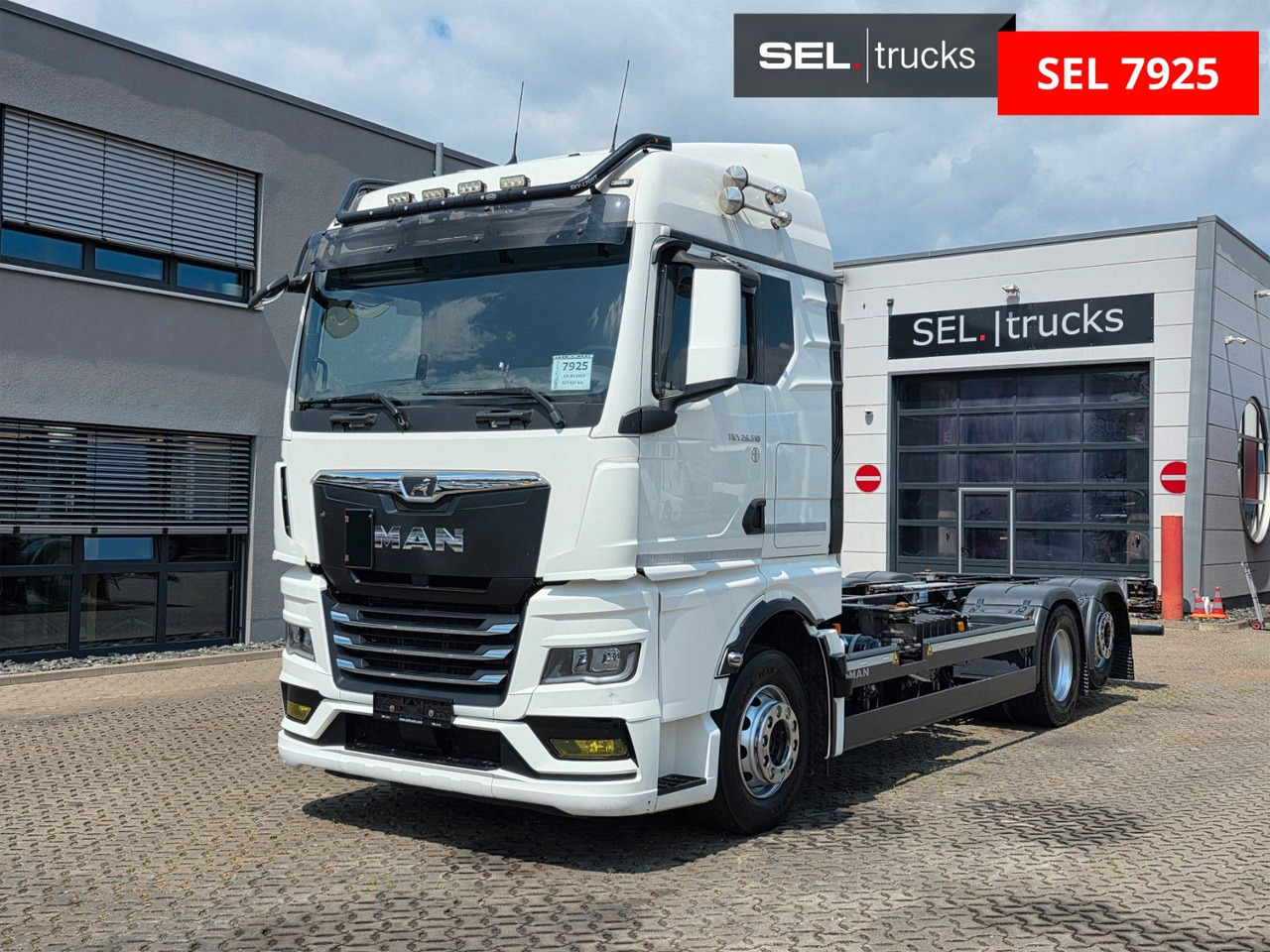 MAN TGX 26.510 6x2-2 LL CH / ZF Intarder / Liftachse - Грузовик-контейнеровоз/ Сменный кузов: фото 1 MAN TGX 26.510 6x2-2 LL CH / ZF Intarder / Liftachse - Грузовик-контейнеровоз/ Сменный кузов: фото 1