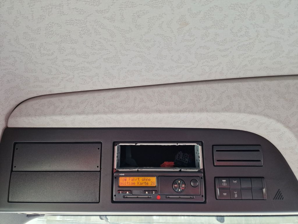 Тентованный грузовик Mercedes-Benz Antos 1830L 4X2: фото 25