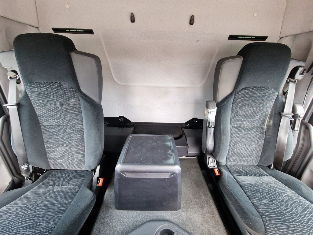 Тентованный грузовик Mercedes-Benz Antos 1830L 4X2: фото 26