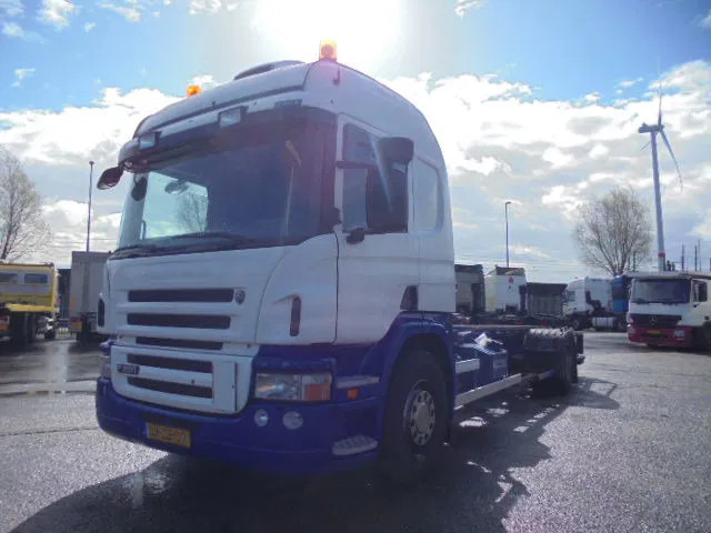 Scania P280 B 4X2 - Грузовик-контейнеровоз/ Сменный кузов: фото 1 Scania P280 B 4X2 - Грузовик-контейнеровоз/ Сменный кузов: фото 1