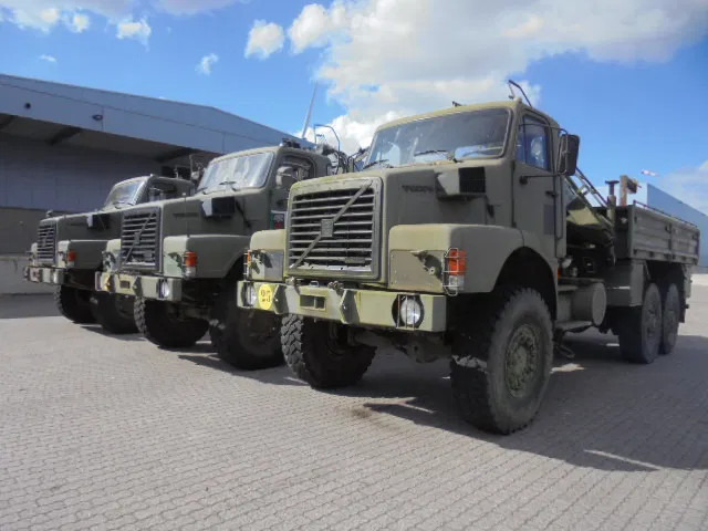 Volvo N 10 6X6 L + FASSI 3X IN STOCK - Грузовик бортовой/ Платформа, Автоманипулятор: фото 1 Volvo N 10 6X6 L + FASSI 3X IN STOCK - Грузовик бортовой/ Платформа, Автоманипулятор: фото 1