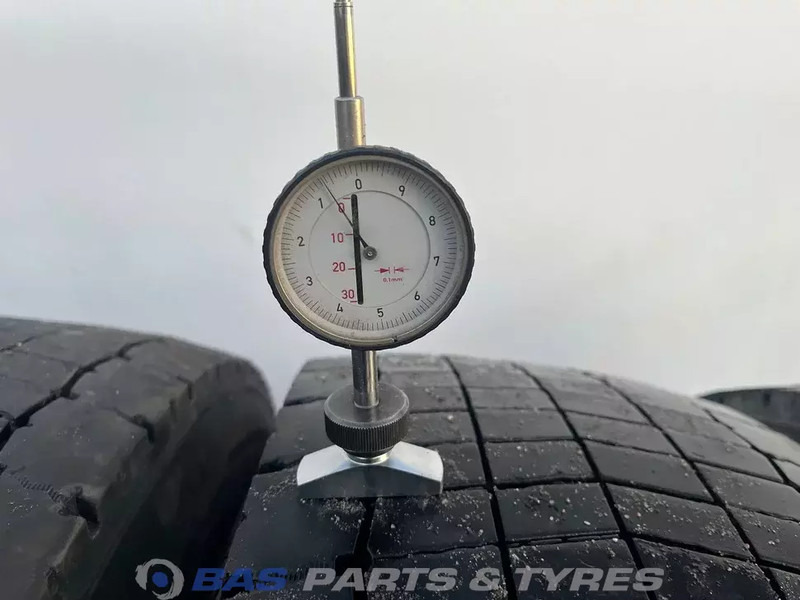 Continental Continental 305/70R19.5 Hybrid HD3 148/145 M M+S 3PMSF gebruikte set - Шина для Грузовиков: фото 3 Continental Continental 305/70R19.5 Hybrid HD3 148/145 M M+S 3PMSF gebruikte set - Шина для Грузовиков: фото 3