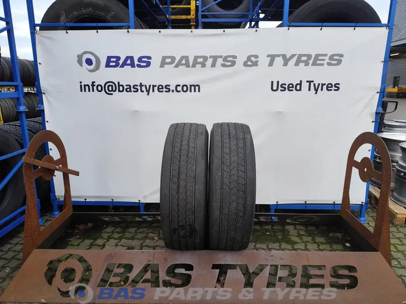 Continental Continental 315/70R22.5 Hybrid HS5 156/150 M+S 3PMSF gebruikte set - Шина для Грузовиков: фото 1 Continental Continental 315/70R22.5 Hybrid HS5 156/150 M+S 3PMSF gebruikte set - Шина для Грузовиков: фото 1