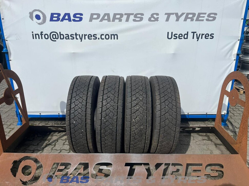 Goodyear Goodyear 285/70R19.5 KMAX D 146/144 M+S 3PMSF gebruikte set - Шина для Грузовиков: фото 1 Goodyear Goodyear 285/70R19.5 KMAX D 146/144 M+S 3PMSF gebruikte set - Шина для Грузовиков: фото 1