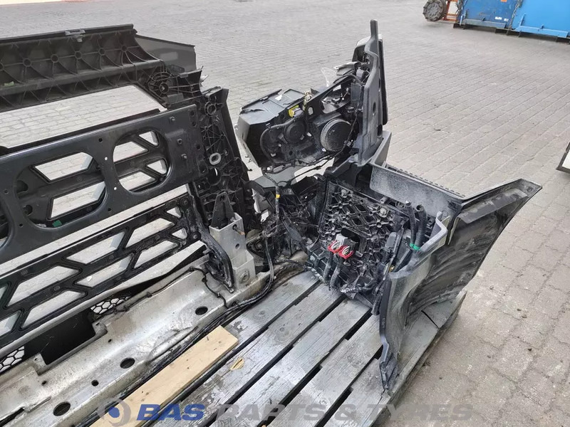 Renault T-Serie Bumper Renault 7482540689 - Бампер для Грузовиков: фото 4 Renault T-Serie Bumper Renault 7482540689 - Бампер для Грузовиков: фото 4