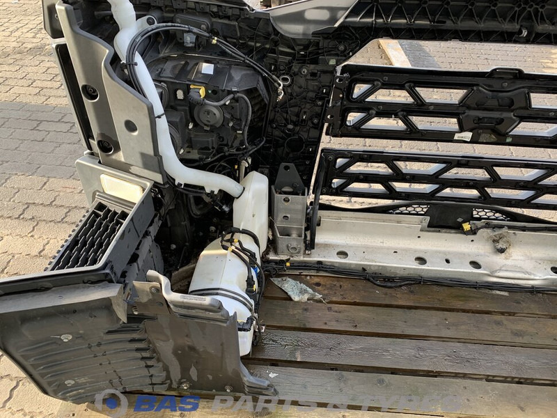 Renault T-Serie Bumper Renault 7482540689 - Бампер для Грузовиков: фото 4 Renault T-Serie Bumper Renault 7482540689 - Бампер для Грузовиков: фото 4