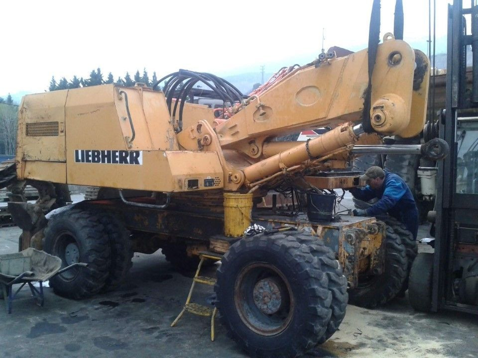 LIEBHERR A912 LI S/N: 358-481 (1991) - Колёсный экскаватор: фото 1 LIEBHERR A912 LI S/N: 358-481 (1991) - Колёсный экскаватор: фото 1