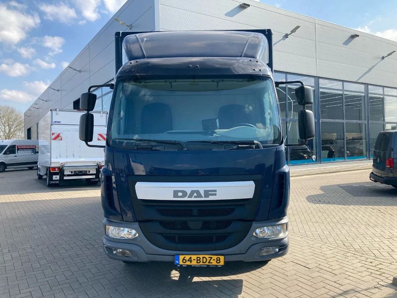 DAF LF 210 Day Cab, Plywood Box, Zijdeur, Laadklep - Грузовик с закрытым кузовом: фото 2 DAF LF 210 Day Cab, Plywood Box, Zijdeur, Laadklep - Грузовик с закрытым кузовом: фото 2