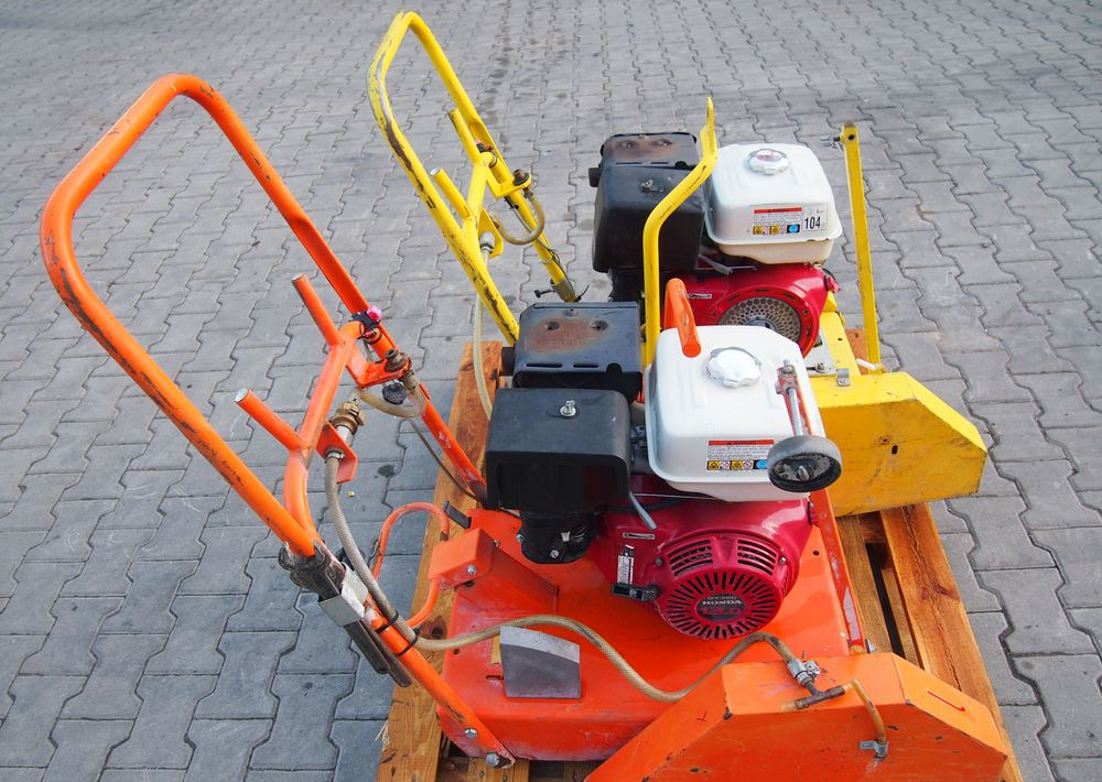 Piła do cięcia GOLZ FS 170 2006 PIŁA DO CIĘCIA asfaltu i betonu - Строительное оборудование: фото 2 Piła do cięcia GOLZ FS 170 2006 PIŁA DO CIĘCIA asfaltu i betonu - Строительное оборудование: фото 2