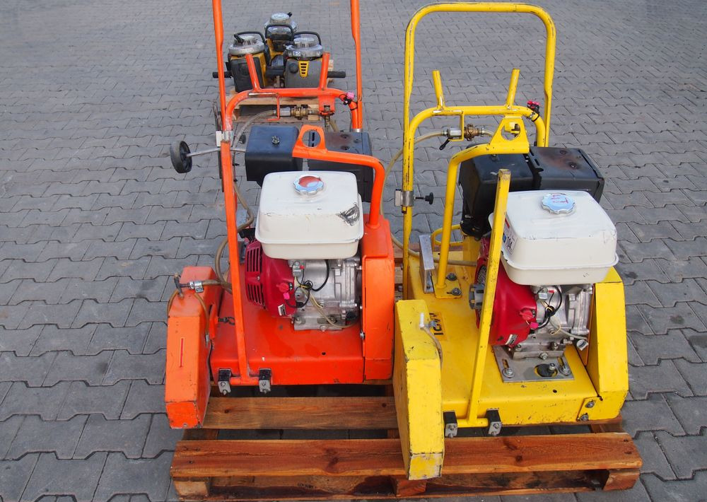 Piła do cięcia GOLZ FS 170 2006 PIŁA DO CIĘCIA asfaltu i betonu - Строительное оборудование: фото 1 Piła do cięcia GOLZ FS 170 2006 PIŁA DO CIĘCIA asfaltu i betonu - Строительное оборудование: фото 1