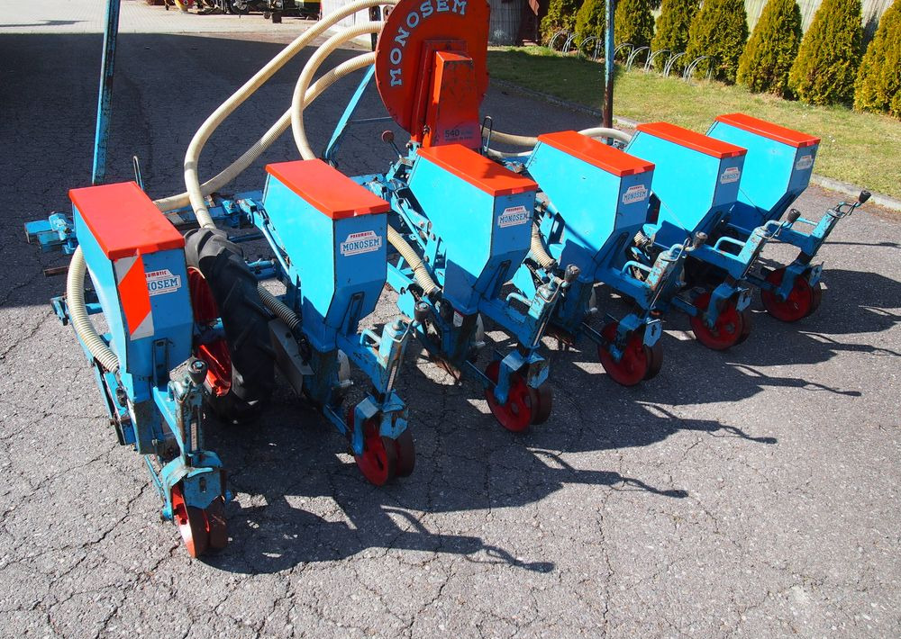 Siewnik Monosem do kukurydzy ,buraków i słonecznika - Сеялка точного высева: фото 1 Siewnik Monosem do kukurydzy ,buraków i słonecznika - Сеялка точного высева: фото 1