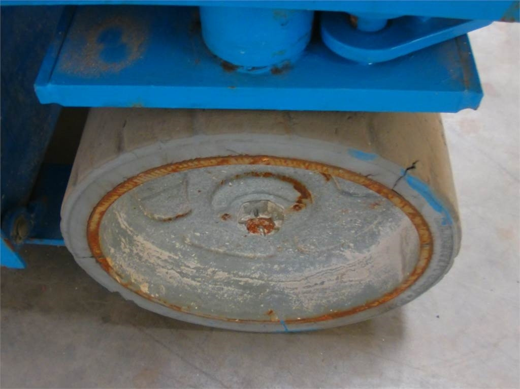 Ножничный подъемник Genie GS3246: фото 13 Ножничный подъемник Genie GS3246: фото 13