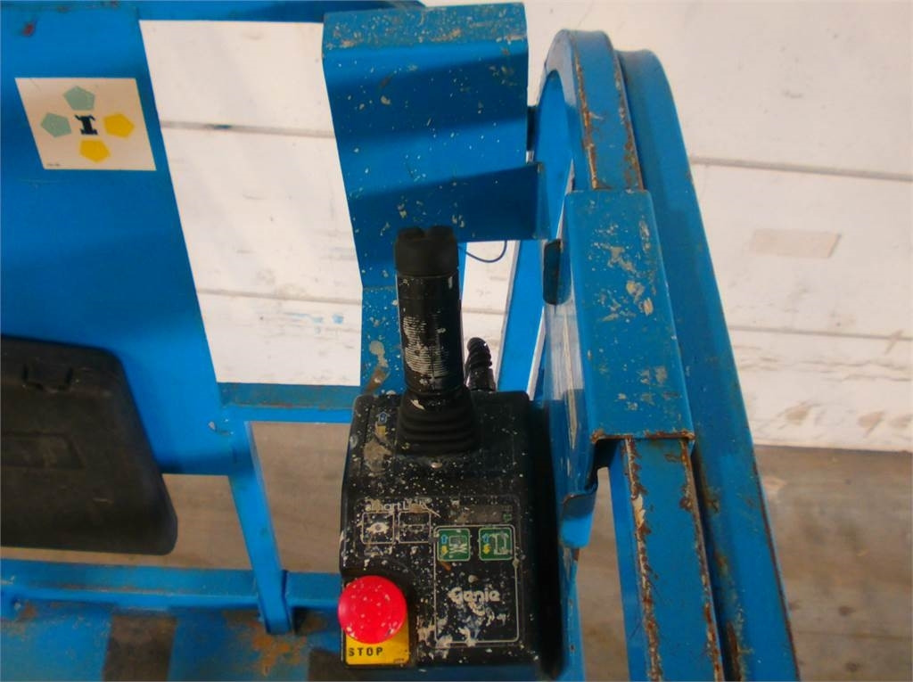 Ножничный подъемник Genie GS3246: фото 9 Ножничный подъемник Genie GS3246: фото 9