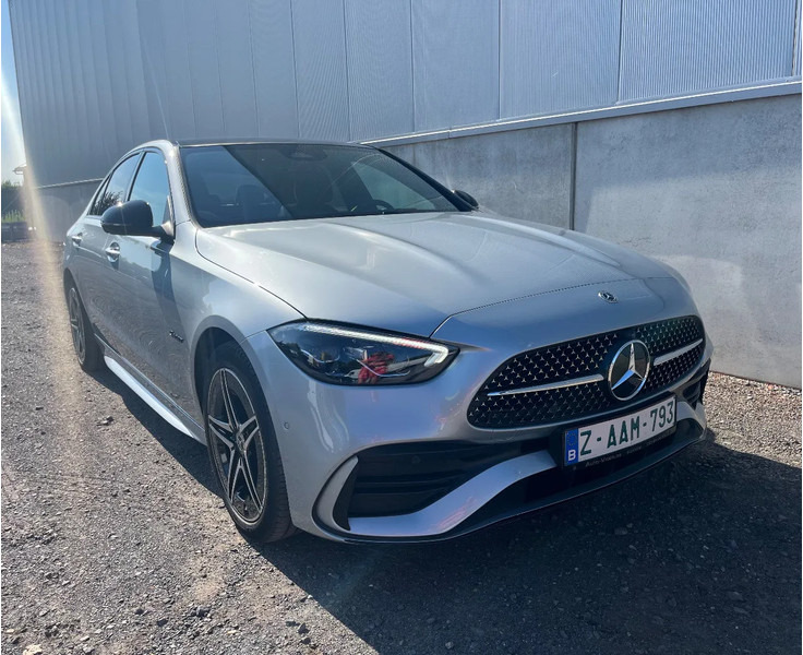Mercedes-Benz C-Klasse C300e Sedan*AMG PAKKET*NIGHT PAKKET*HEADUPDISPL*360°CAM* - Седан: фото 4 Mercedes-Benz C-Klasse C300e Sedan*AMG PAKKET*NIGHT PAKKET*HEADUPDISPL*360°CAM* - Седан: фото 4
