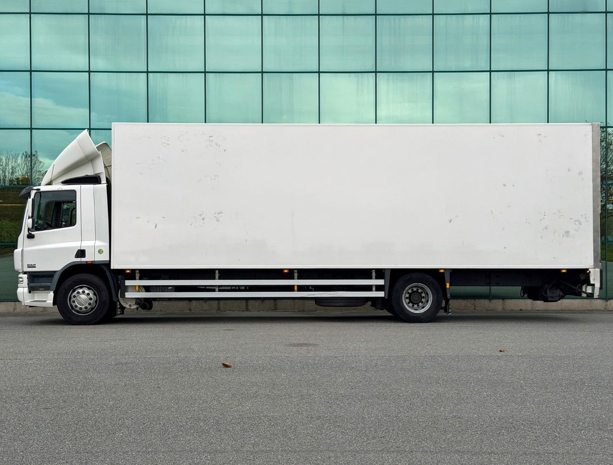 DAF CF 75.250 Euro 3 Manual Gearbox VAN Beurden Isolated BOX Tail Lift Super Condition NL-Truck - Грузовик с закрытым кузовом: фото 2 DAF CF 75.250 Euro 3 Manual Gearbox VAN Beurden Isolated BOX Tail Lift Super Condition NL-Truck - Грузовик с закрытым кузовом: фото 2