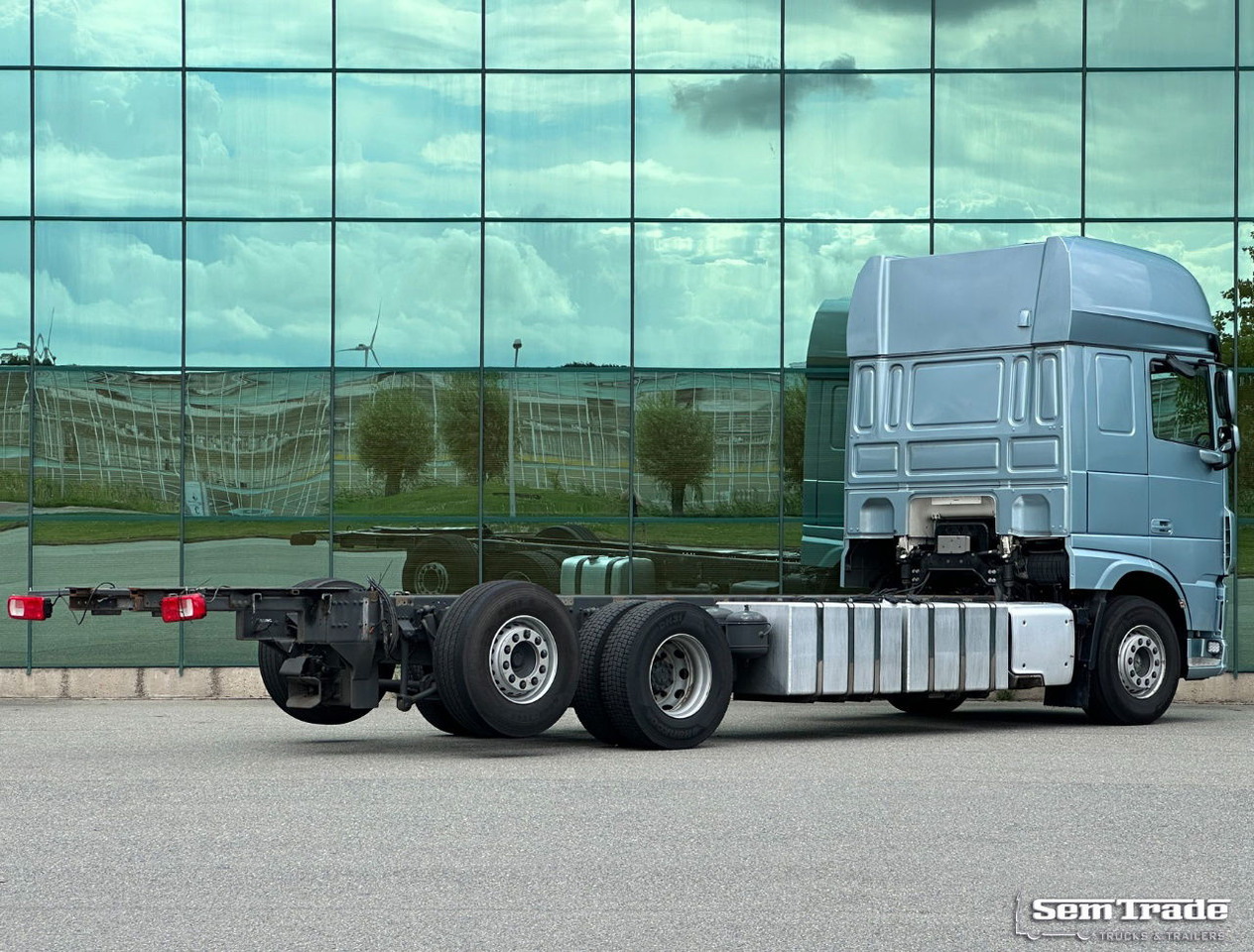 DAF XF 480 FAR SSC Euro 6 978.000 KM Park Airco 2X Tanks TOP Condition - Грузовик-шасси: фото 4 DAF XF 480 FAR SSC Euro 6 978.000 KM Park Airco 2X Tanks TOP Condition - Грузовик-шасси: фото 4