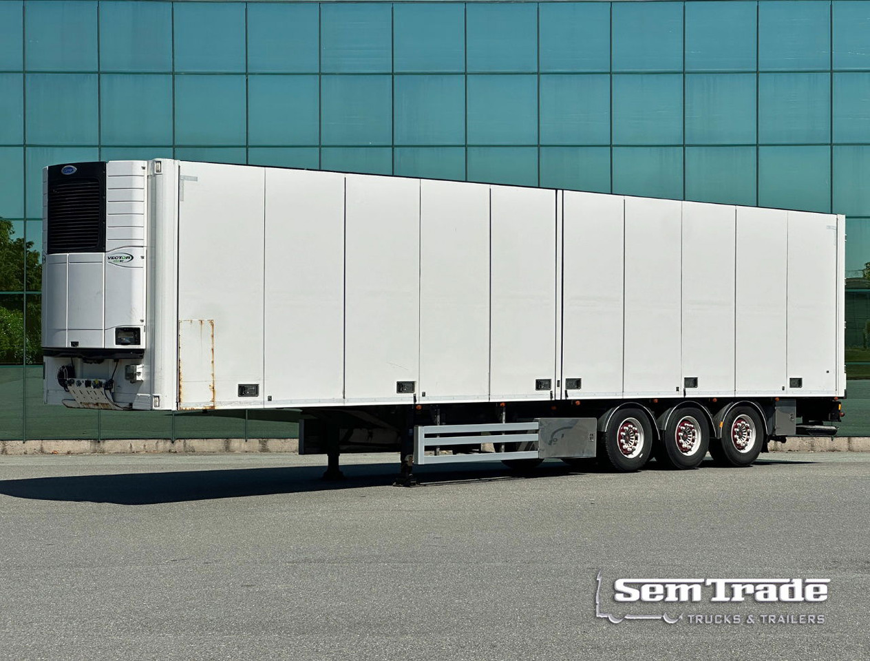 Ekeri 3-AS Multi Temp 1335 x 250 x 271 CM Inside Tail Lift - Полуприцеп-рефрижератор: фото 1 Ekeri 3-AS Multi Temp 1335 x 250 x 271 CM Inside Tail Lift - Полуприцеп-рефрижератор: фото 1