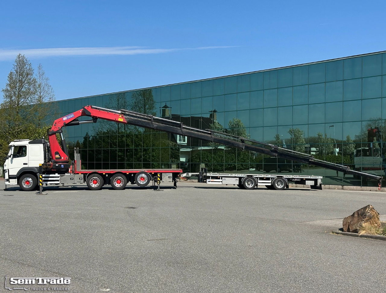 Volvo FMX 540 8X4 HMF 6020 K8 Kraan 231.000 KM + 2023 Sterk Trailer Super Condit - Автоманипулятор: фото 2 Volvo FMX 540 8X4 HMF 6020 K8 Kraan 231.000 KM + 2023 Sterk Trailer Super Condit - Автоманипулятор: фото 2