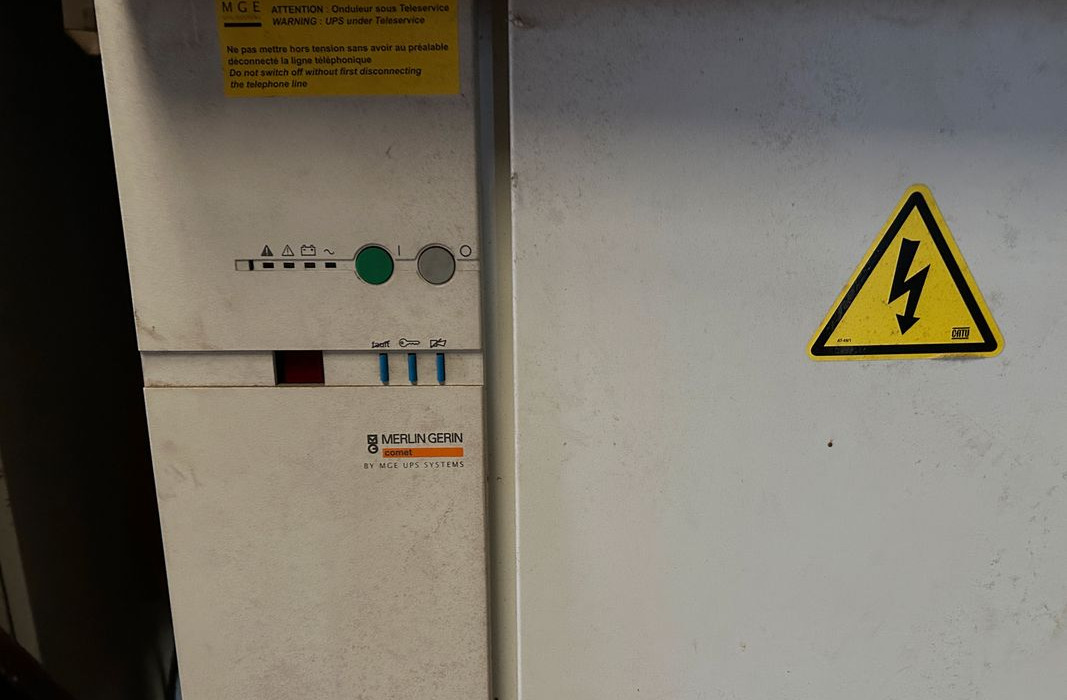 Chargeurs de batteries de traction pour elevateurs , transpalettes , gerbeurs electriques - Промышленное оборудование: фото 1 Chargeurs de batteries de traction pour elevateurs , transpalettes , gerbeurs electriques - Промышленное оборудование: фото 1