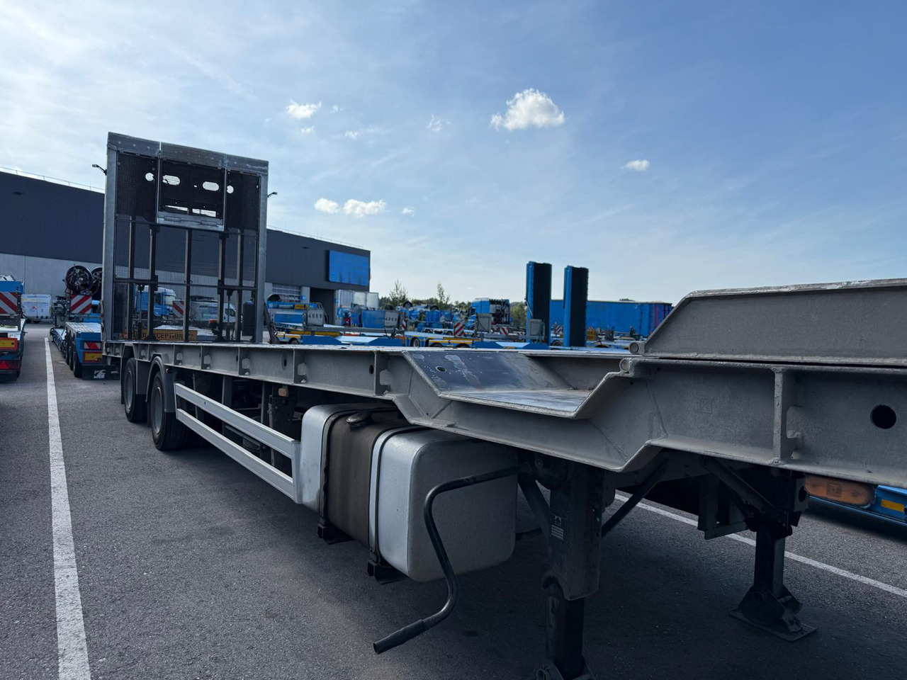 Gföllner SPL 2/20 TLÜ - Низкорамный полуприцеп: фото 4 Gföllner SPL 2/20 TLÜ - Низкорамный полуприцеп: фото 4