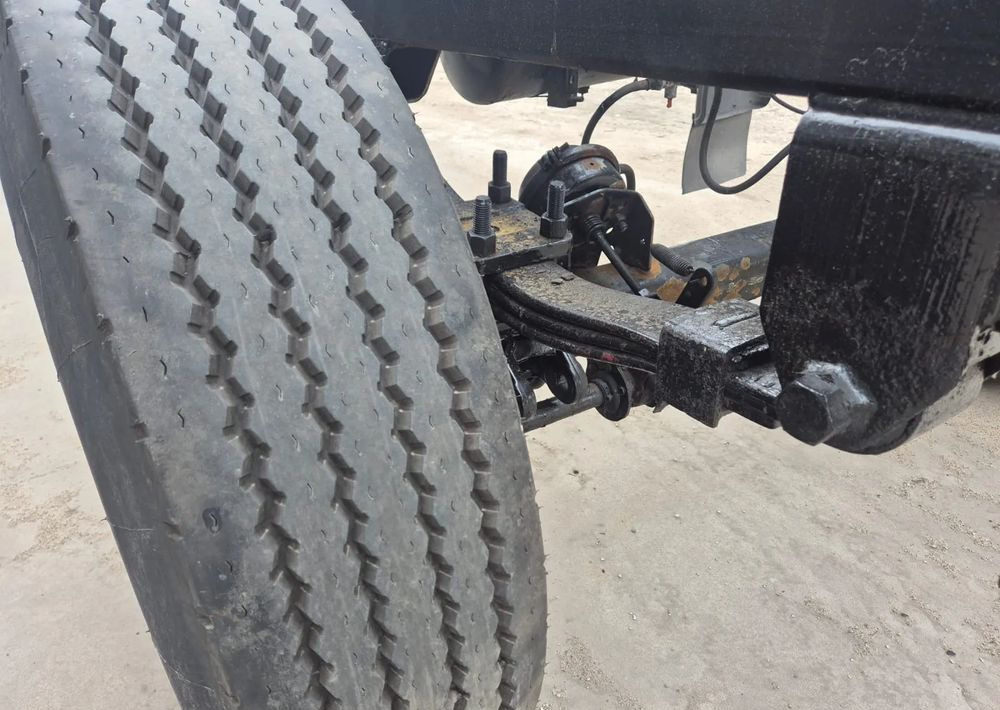 Schmitz Cargobull Przyczepa Krone na resorze - Прицеп мультилифт/ Бункеровоз: фото 5 Schmitz Cargobull Przyczepa Krone na resorze - Прицеп мультилифт/ Бункеровоз: фото 5