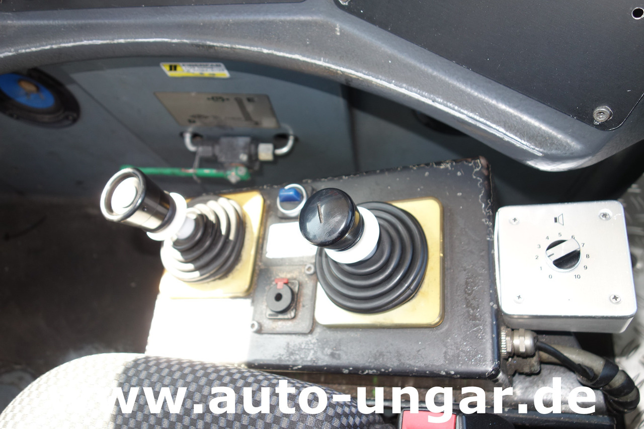 Аэродромный тягач GOLDHOFER AST-1 A500 Baujahr 1999 Push-Back towbarless Pushback Liebherr used GSE: фото 28