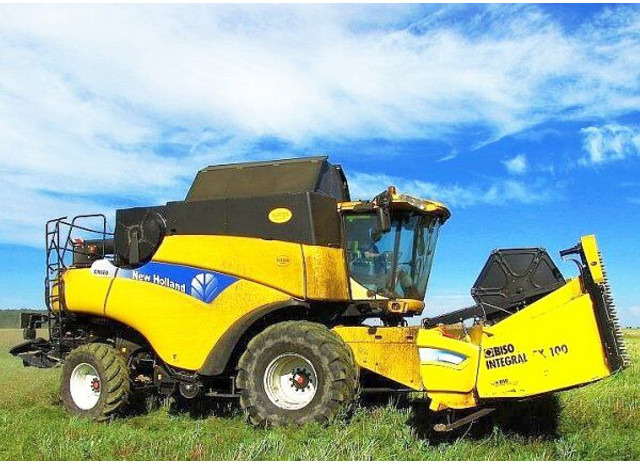 New Holland CR 980 (351) +BISO: VX 750 Crop Ranger +CX100 - Зерноуборочный комбайн: фото 1 New Holland CR 980 (351) +BISO: VX 750 Crop Ranger +CX100 - Зерноуборочный комбайн: фото 1