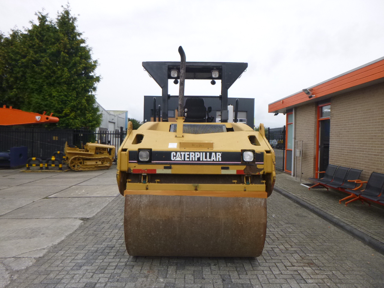 CATERPILLAR CB-534D - Дорожный каток: фото 4 CATERPILLAR CB-534D - Дорожный каток: фото 4