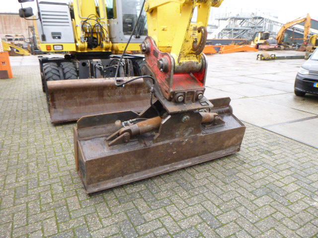 Колёсный экскаватор NEW HOLLAND MH PLUS: фото 9